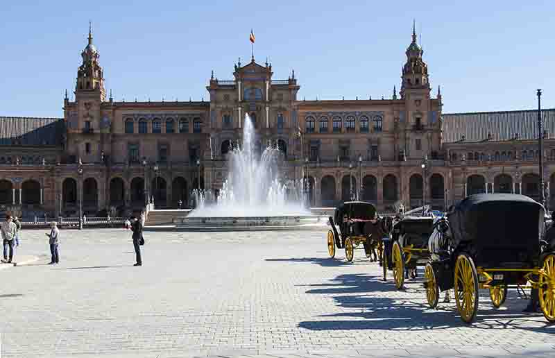 Sevilla 034 - parque de María Luisa - plaza de España.jpg